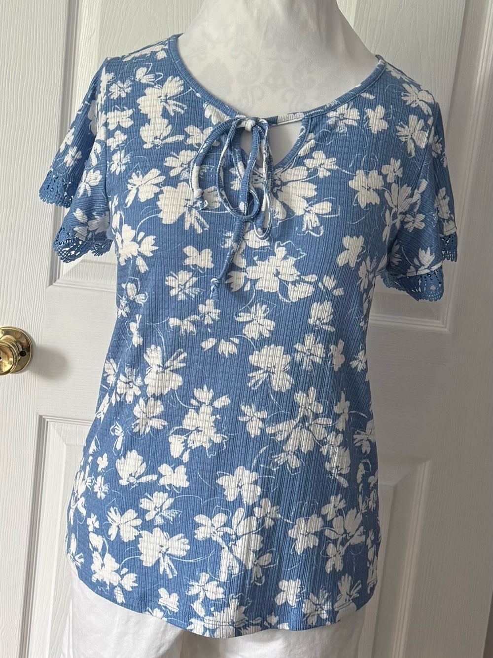 NWT Como Vintage Blue & White Floral Tie-Neck Blouse
